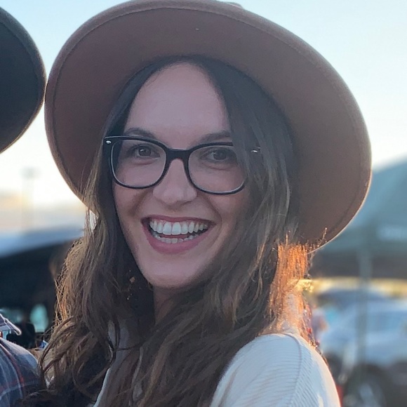 Meet your Posher, Gena - Picture 1 of 1